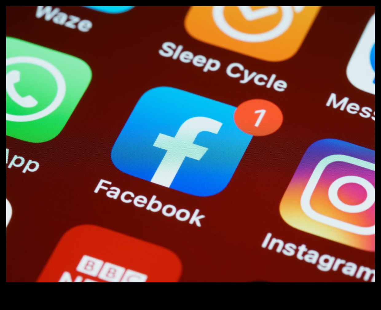 The Online Tapestry Ένα πλούσιο και δυναμικό τοπίο της κοινωνικής δικτύωσης 2 The Online Tapestry: Exploring the Richness of Social Networking