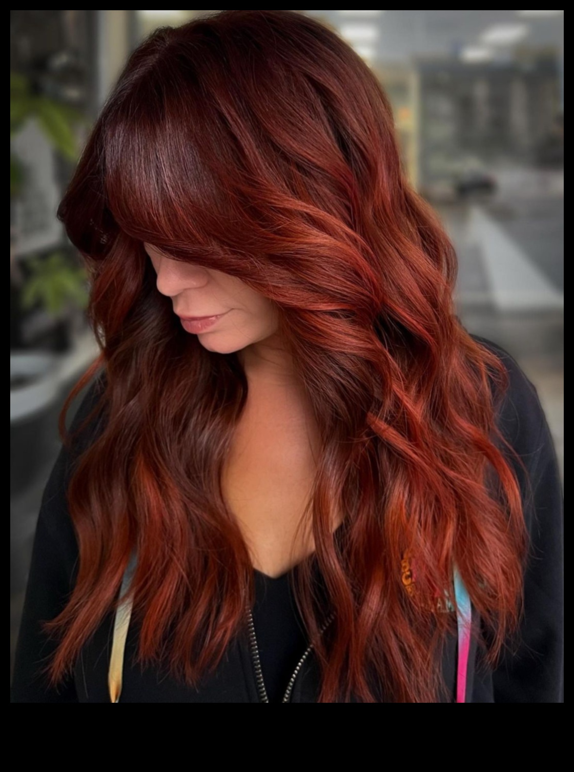 Καστανά μαλλιά, τολμηρή προσωπικότητα: Εκφράζοντας τον εαυτό σας μέσα από το χτένισμά σας