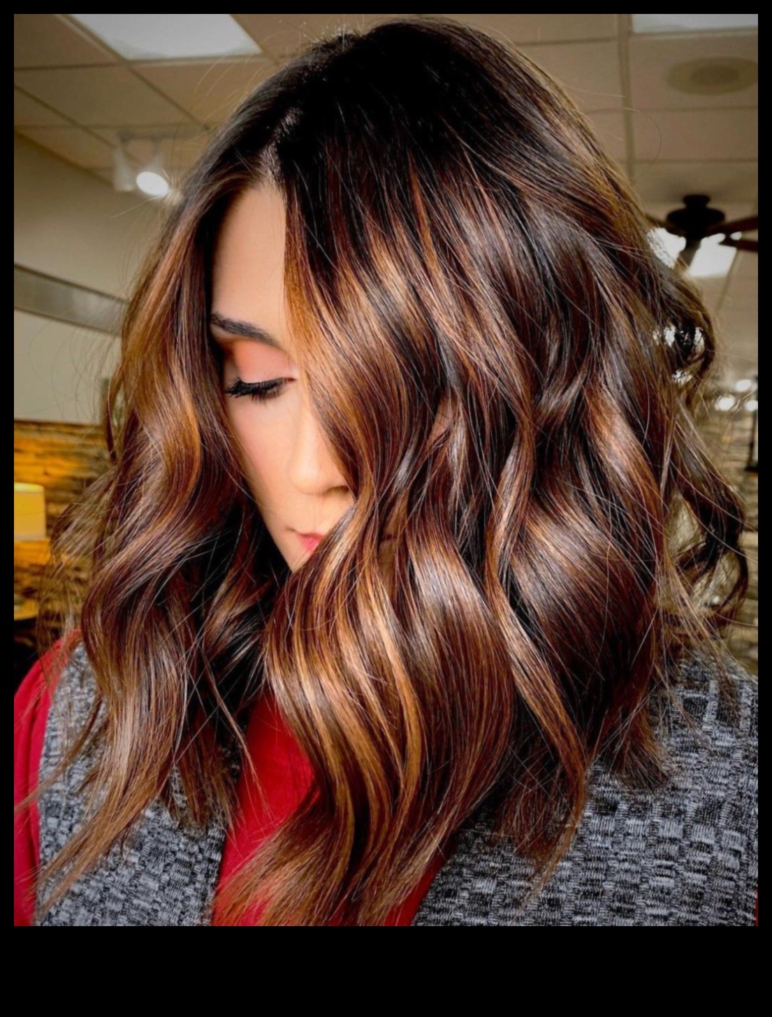 Auburn Allure: Χτενίσματα που αγκαλιάζουν τη ζεστασιά του φθινοπώρου