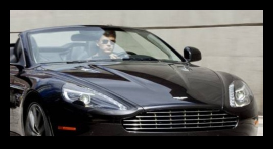 Πώς τα πολυτελή αυτοκίνητα μπορούν να μεταμορφώσουν τη ζωή σας 4 Driving the Dream: The Transformative Power of Luxury Automobiles