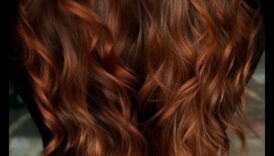 Auburn Allure 50+ Ζεστά και ρουστίκ χτενίσματα για το Φθινόπωρο 3 Auburn Allure: Χτενίσματα που αγκαλιάζουν τη ζεστασιά του φθινοπώρου