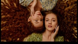 Κυματιστές υφές μαλλιών Φυσική μεγαλοπρέπεια προκάλεσε πίεση 1 Φυσική κομψότητα: Γιορτάζοντας την ομορφιά των κυματιστών υφών μαλλιών